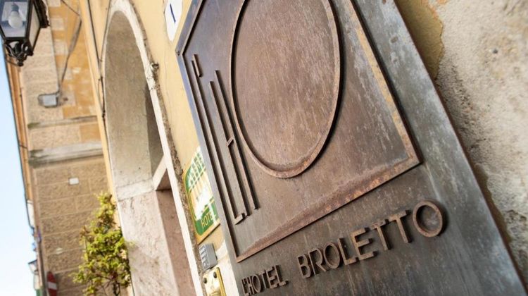 Hotel Broletto Exterior