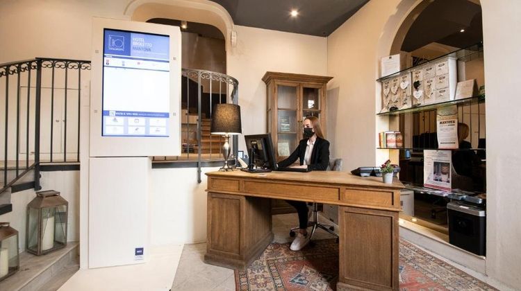 Hotel Broletto Lobby