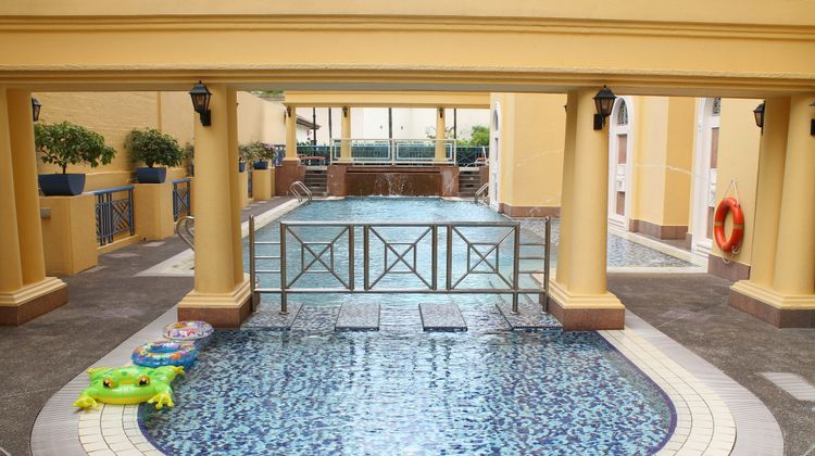 Village Residence Robertson Quay Pool