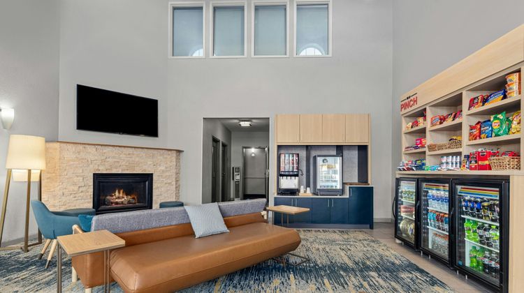 TownePlace Suites Milwaukee Brookfield Lobby
