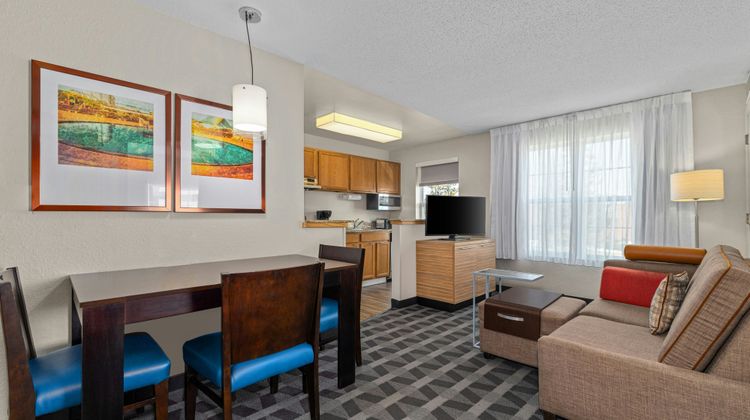 TownePlace Suites Milwaukee Brookfield Room