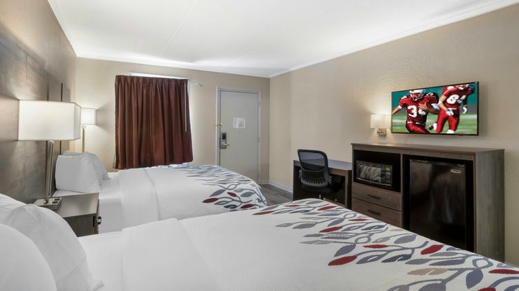 Red Roof Inn Manchester, TN Room