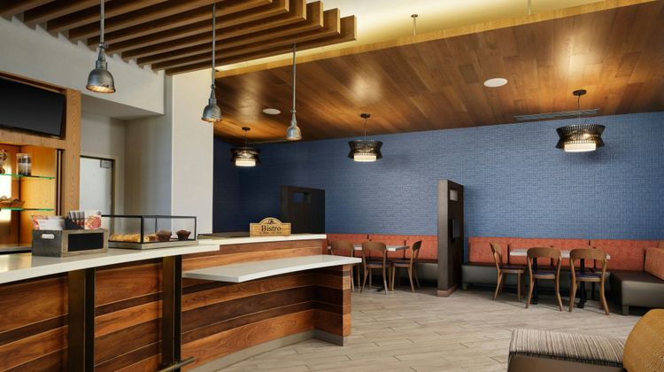 Courtyard by Marriott Erie Bayfront Restaurant