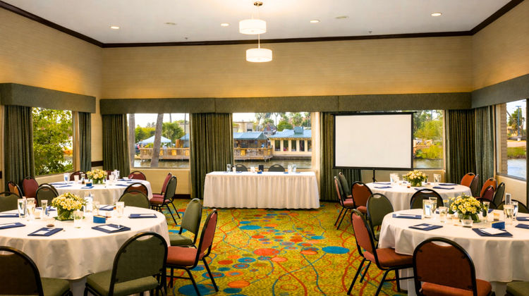 Holiday Inn Express & Suites Brownsville Meeting