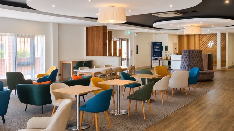 Holiday Inn Cardiff North M4J Exterior