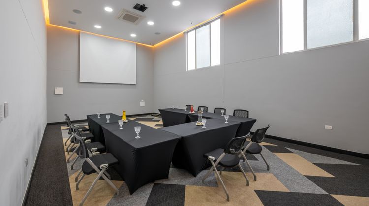 Holiday Inn Bucaramanga Cacique Meeting