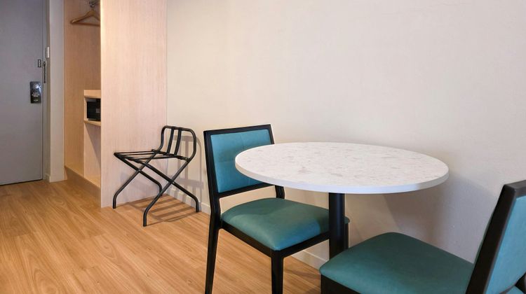 El Toro Motor Inn Suite