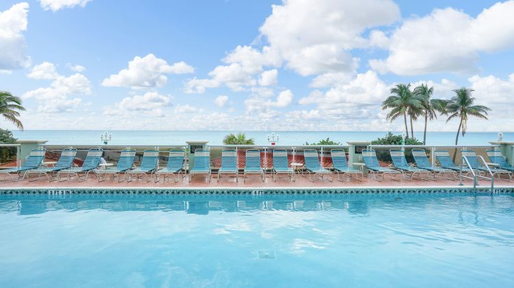Hollywood Beach Tower Pool