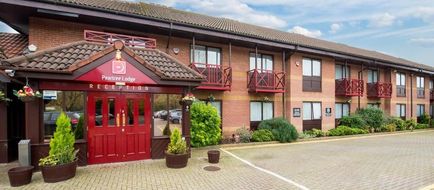 Peartree Lodge Waterside Exterior