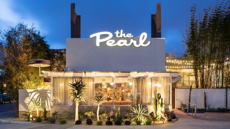 The Pearl Hotel Exterior