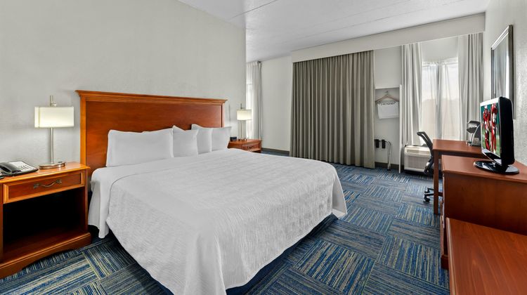 Allentown Park Hotel The Red Collection Room