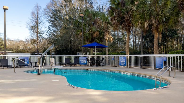 <b>Holiday Inn Express Charleston Pool</b>. Images powered by <a href="https://www.leonardoworldwide.com/" title="Leonardo Worldwide" target="_blank">Leonardo</a>.