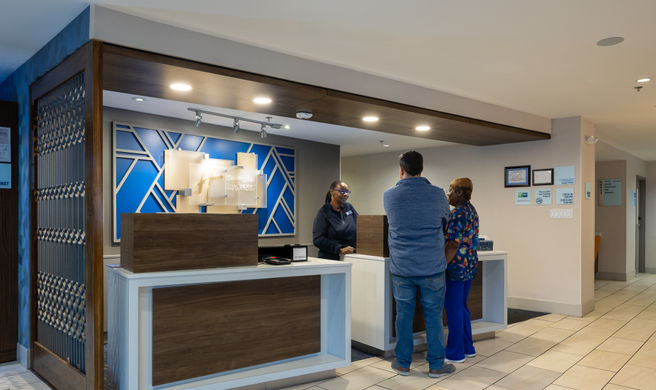 Holiday Inn Express Charleston Exterior