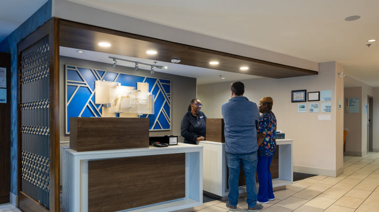 Holiday Inn Express Charleston Exterior
