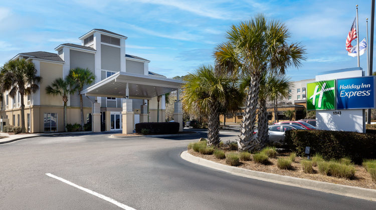 Holiday Inn Express Charleston Exterior