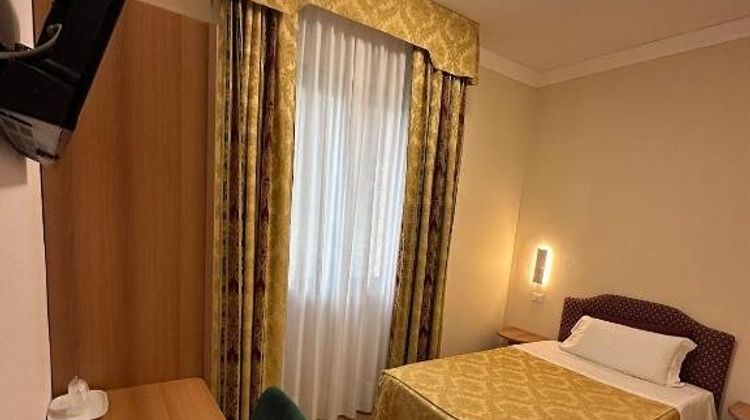 Hotel Riviera Room