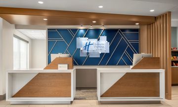 Holiday Inn Exp Suites Overland