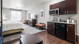 Holiday Inn Express Stes Arboretum Area Suite