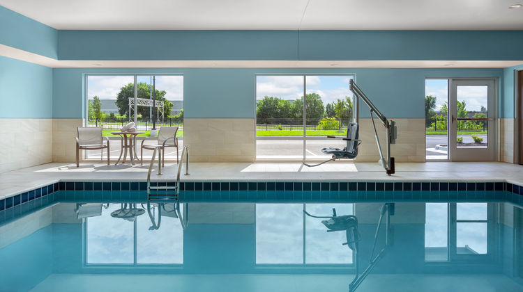 Holiday Inn Exp Suites Overland Pool