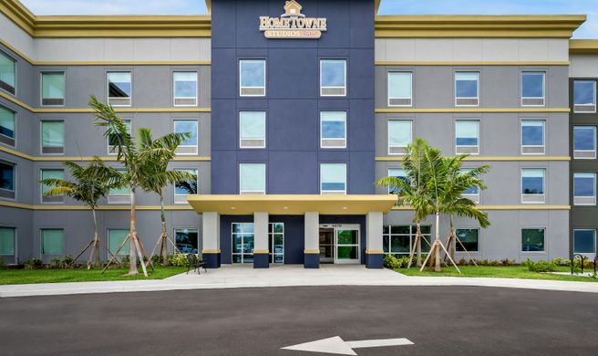 HomeTowne Studios Fort Myers Exterior