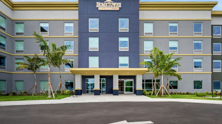 HomeTowne Studios Fort Myers Exterior. Images powered by <a href="https://www.leonardoworldwide.com" target="_blank" rel="noopener">Leonardo</a>.
