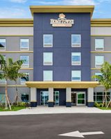 HomeTowne Studios Fort Myers