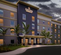 HomeTowne Studios Fort Myers Exterior