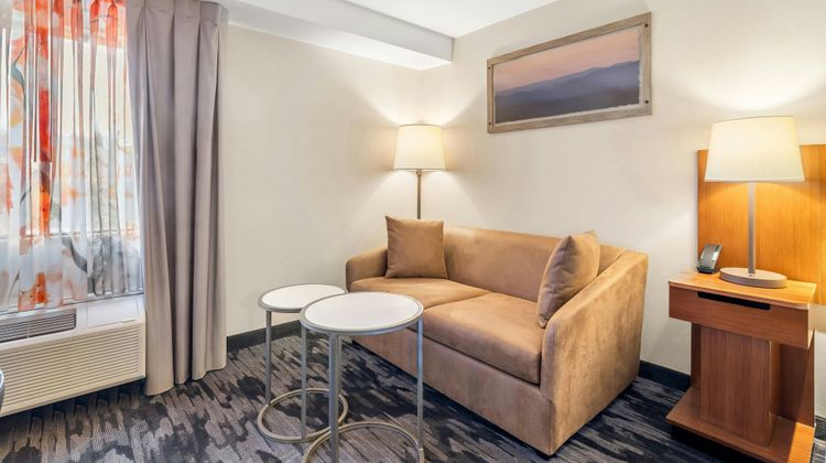Fairfield Inn Burlington Williston Suite