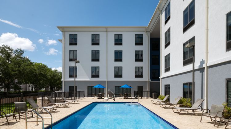 Holiday Inn Express Orlando East Pool