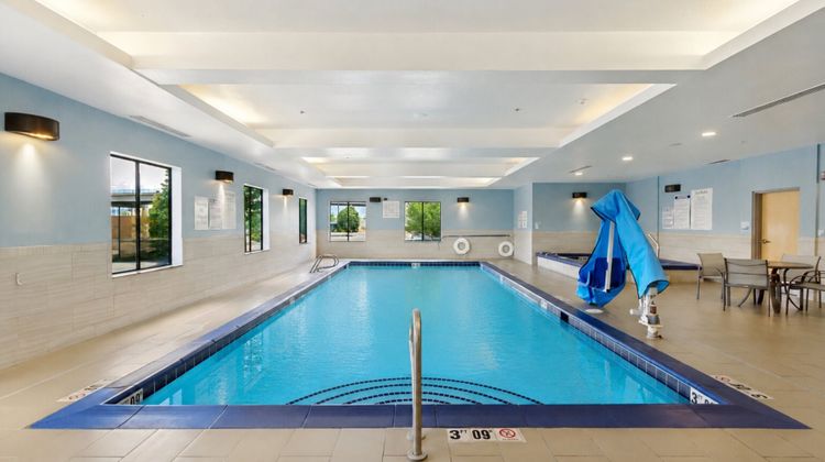 Holiday Inn Express & Stes Murray Pool
