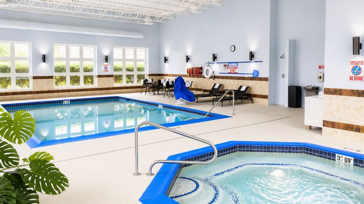 Holiday Inn Express Wixom Pool