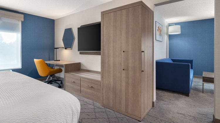Holiday Inn Express & Stes Buford NE Suite