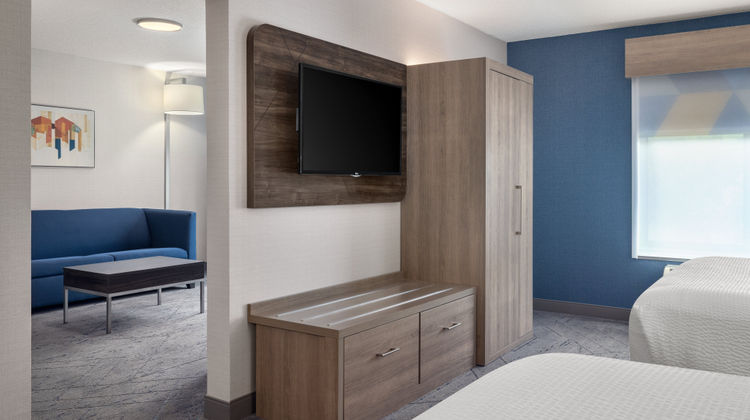 Holiday Inn Express & Stes Buford NE Suite