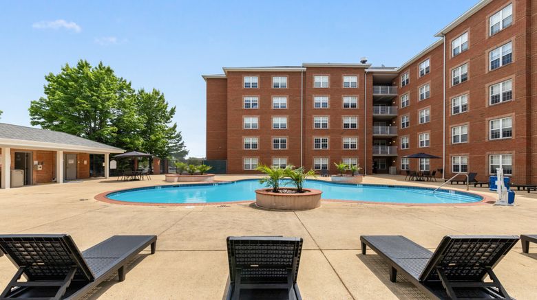 <b>Holiday Inn Chantilly-Dulles Expo Pool</b>. Images powered by <a href="https://www.leonardoworldwide.com/" title="Leonardo Worldwide" target="_blank">Leonardo</a>.