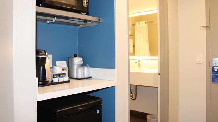 Holiday Inn Express Bakersfield Room