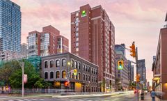 Holiday Inn Express Toronto Downtown
