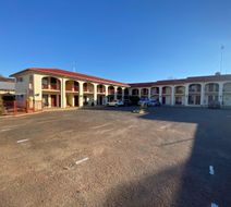 Narrandera Club Motor Inn Exterior