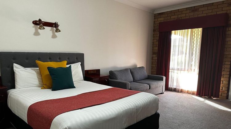 Narrandera Club Motor Inn Room