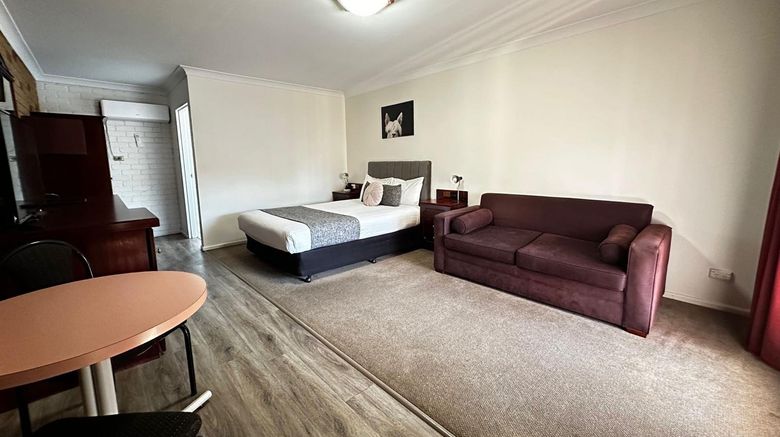 <b>Narrandera Club Motor Inn Room</b>. Images powered by <a href="https://www.leonardoworldwide.com/" title="Leonardo Worldwide" target="_blank">Leonardo</a>.