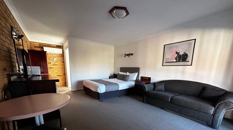 Narrandera Club Motor Inn Room
