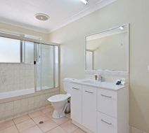 Clifford Park Holiday Motor Inn Room