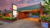 Elms Motor Inn Exterior