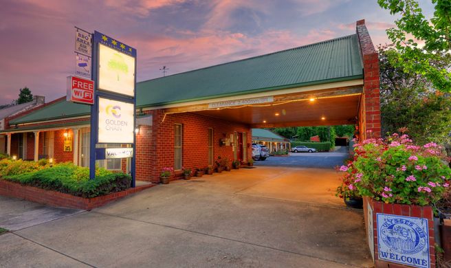 Elms Motor Inn Exterior