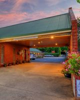 Elms Motor Inn