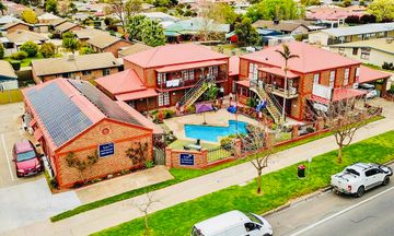 Early Australian Motor Inn