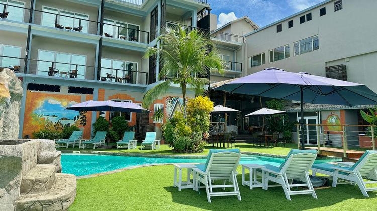 Palau Central Hotel Pool