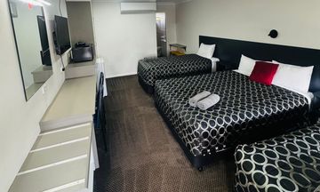 Overlander Motor Lodge