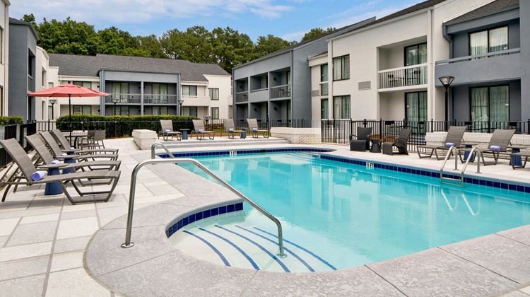 Courtyard Atlanta Windy Hill/Ballpark Pool