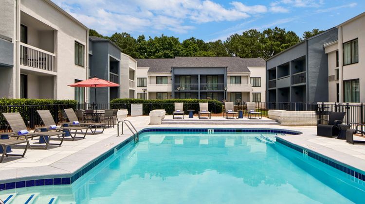 Courtyard Atlanta Windy Hill/Ballpark Pool