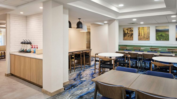 Fairfield Inn & Suites Cleveland Avon Restaurant